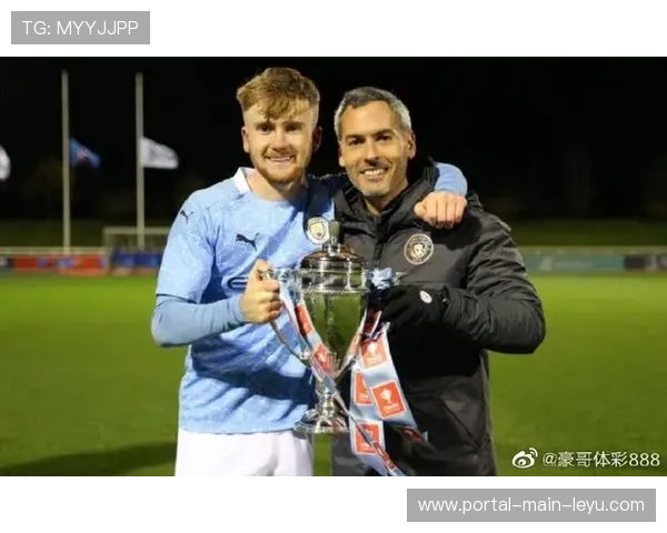 镜头聚焦定位球教练：维拉绝杀曼城后，转播画面锁定战术设计师麦克菲