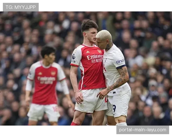 北伦敦德比花絮：一位阿森纳小球迷闯入场地索要孙兴慜签名，被保安带出